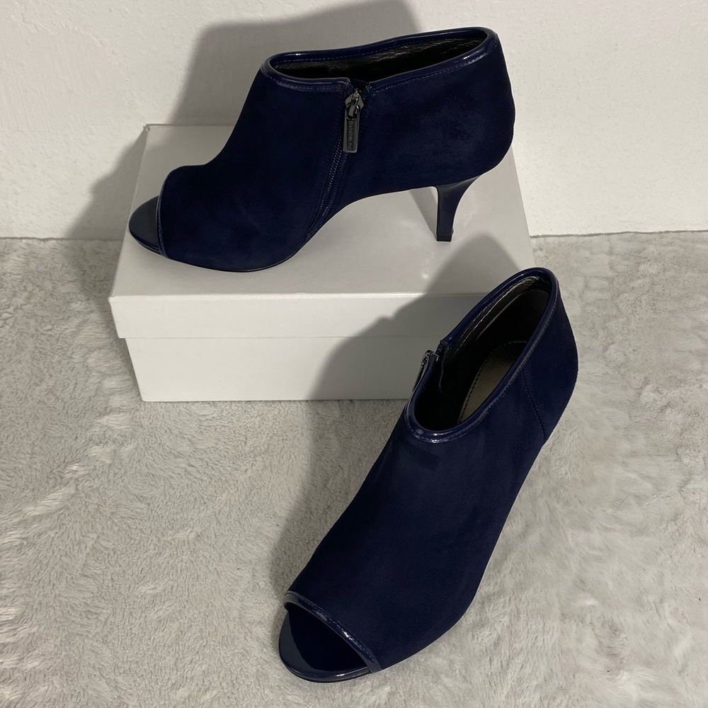 Bandolino Maiba Navy Blue Suede Peep Toe Booties Women’s Size 9.5M